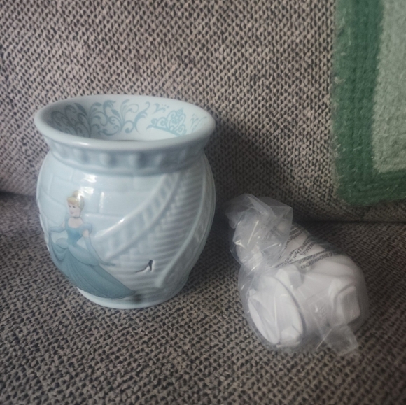 Scentsy warmer - Picture 2 of 4